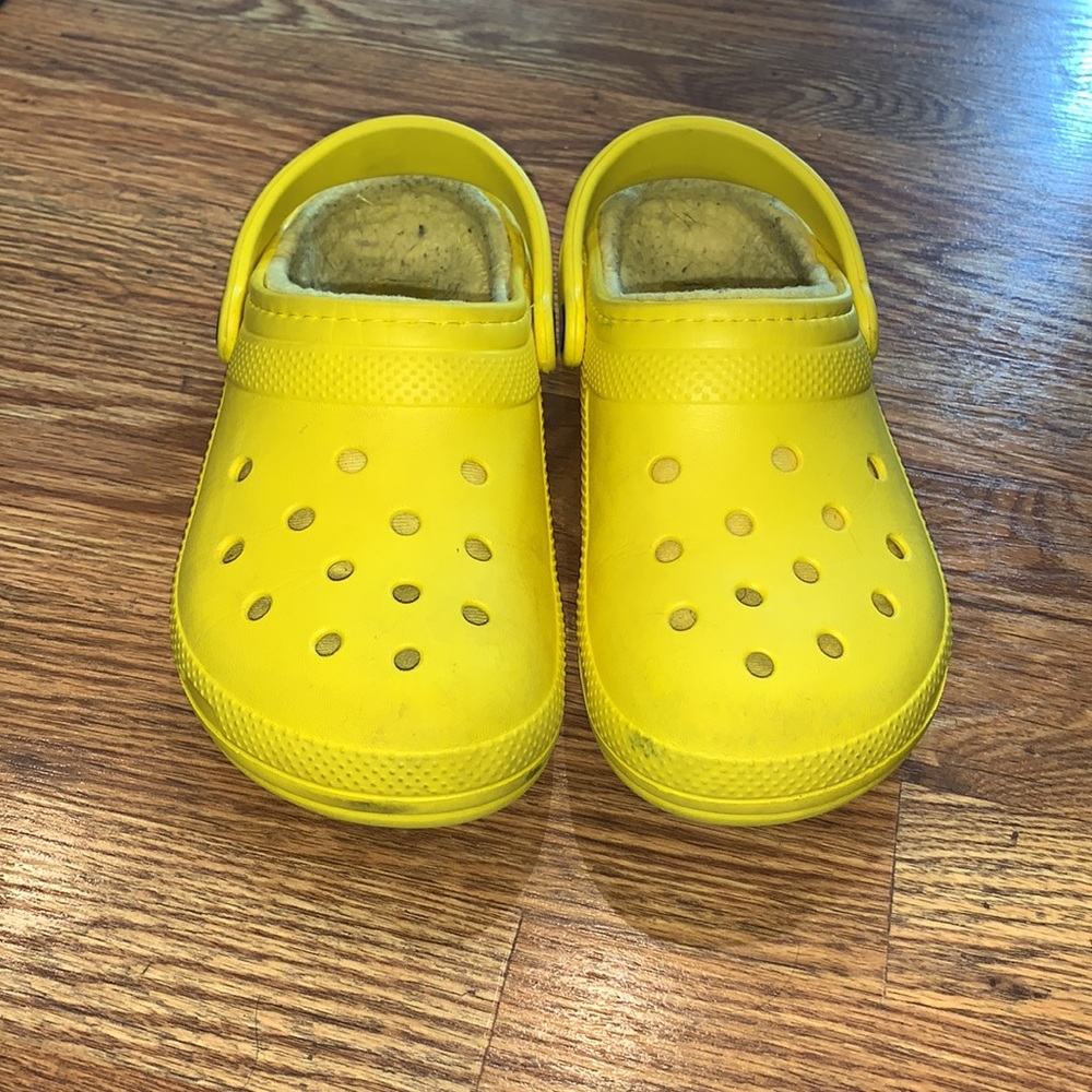 Yellow crocs women size 7 mens 5. Fuzzy I side